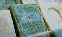 Pourquoi les savons artisanaux ont-ils le vent en poupe dans l’Hexagone ?